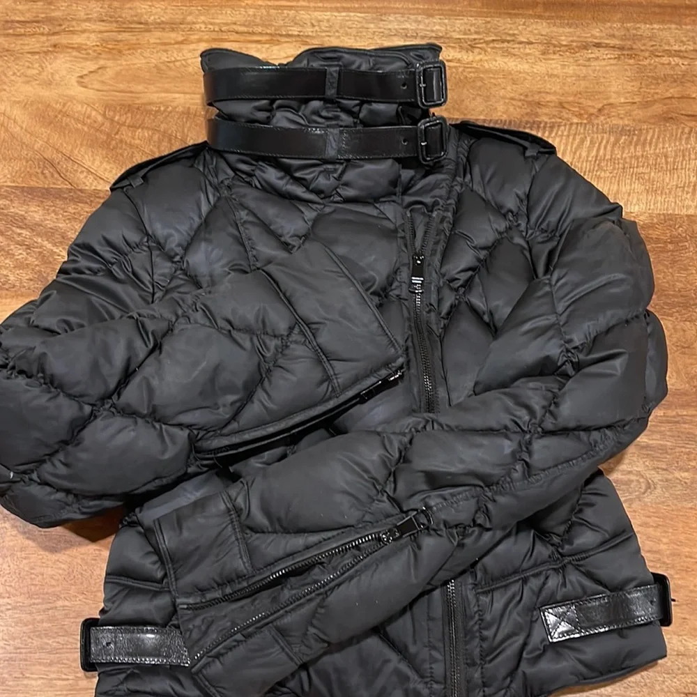 Stunning crop Burberry quilted and leather accents jacket - Picture 2 of 10